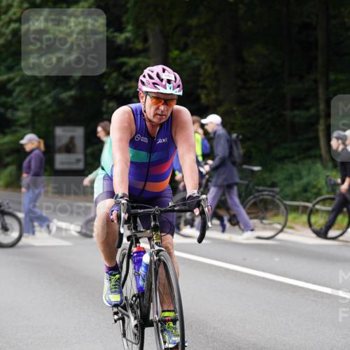 14.09.2025 - Stadtparktriathlon Michael Burmester http://msf.ph/oto/8911967 14.09.2025 11:23:17 Radfahren 886, 946 meine-sportfotos.de