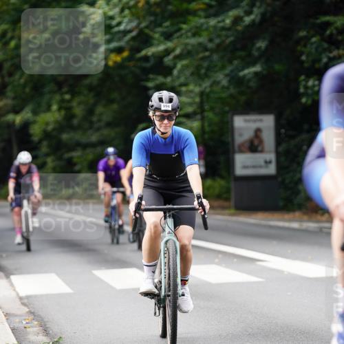 14.09.2025 - Stadtparktriathlon Michael Burmester http://msf.ph/oto/8911987 14.09.2025 11:23:47 Radfahren 824, 849, 893, 936, 940, 943, 994, 1005, 1008, 1011 meine-sportfotos.de