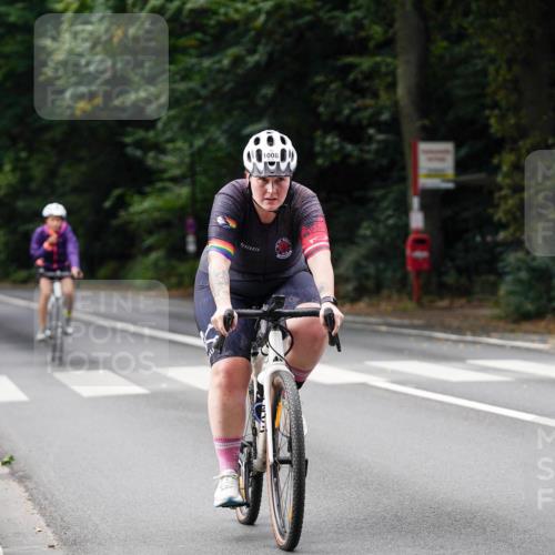 14.09.2025 - Stadtparktriathlon Michael Burmester http://msf.ph/oto/8911994 14.09.2025 11:23:50 Radfahren 824, 893, 936, 940, 943, 994, 1005, 1008, 1011 meine-sportfotos.de