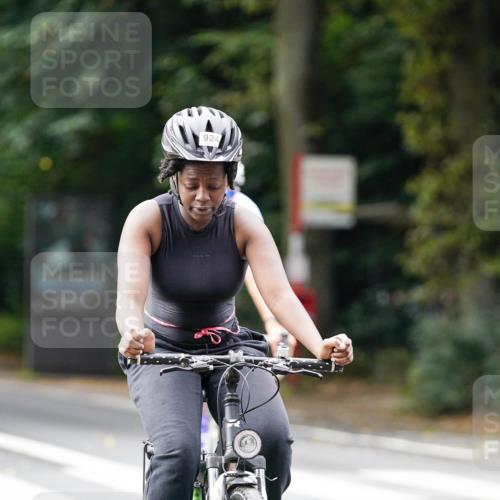 14.09.2025 - Stadtparktriathlon Michael Burmester http://msf.ph/oto/8912013 14.09.2025 11:24:08 Radfahren 823, 876, 894, 895, 915, 924, 970, 987 meine-sportfotos.de