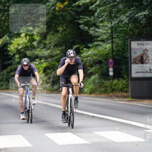 14.09.2025 - Stadtparktriathlon Michael Burmester http://msf.ph/oto/8912025 14.09.2025 11:24:39 Radfahren 756, 877, 900 meine-sportfotos.de