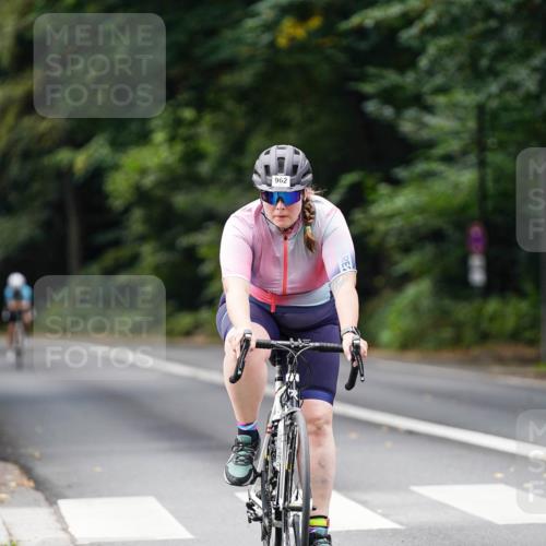 14.09.2025 - Stadtparktriathlon Michael Burmester http://msf.ph/oto/8912035 14.09.2025 11:24:48 Radfahren 756, 950, 962, 967 meine-sportfotos.de