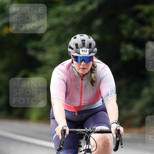 14.09.2025 - Stadtparktriathlon Michael Burmester http://msf.ph/oto/8912037 14.09.2025 11:24:49 Radfahren 756, 950, 962, 967 meine-sportfotos.de