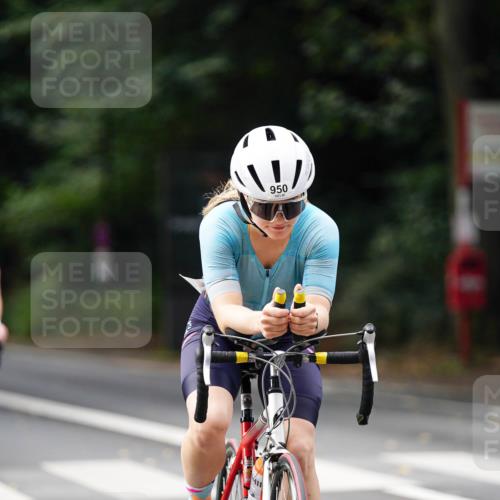 14.09.2025 - Stadtparktriathlon Michael Burmester http://msf.ph/oto/8912040 14.09.2025 11:24:55 Radfahren 843, 950, 962, 967 meine-sportfotos.de