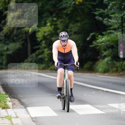 14.09.2025 - Stadtparktriathlon Michael Burmester http://msf.ph/oto/8912044 14.09.2025 11:25:03 Radfahren 839, 843 meine-sportfotos.de