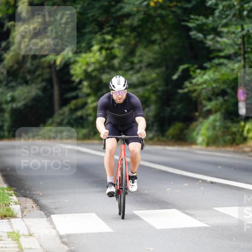 14.09.2025 - Stadtparktriathlon Michael Burmester http://msf.ph/oto/8912046 14.09.2025 11:25:19 Radfahren 909 meine-sportfotos.de