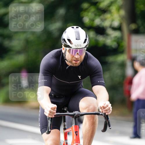 14.09.2025 - Stadtparktriathlon Michael Burmester http://msf.ph/oto/8912048 14.09.2025 11:25:21 Radfahren 909 meine-sportfotos.de