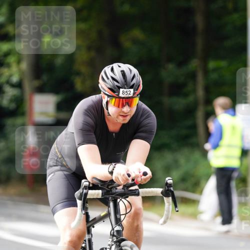 14.09.2025 - Stadtparktriathlon Michael Burmester http://msf.ph/oto/8912058 14.09.2025 11:25:40 Radfahren 826, 837, 852, 919, 992, 1000 meine-sportfotos.de