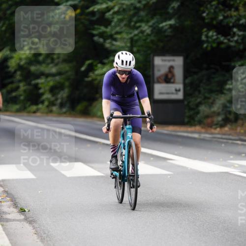 14.09.2025 - Stadtparktriathlon Michael Burmester http://msf.ph/oto/8912064 14.09.2025 11:26:05 Radfahren 930, 951, 1006 meine-sportfotos.de