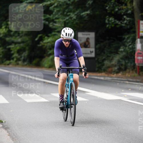 14.09.2025 - Stadtparktriathlon Michael Burmester http://msf.ph/oto/8912065 14.09.2025 11:26:05 Radfahren 930, 951, 1006 meine-sportfotos.de