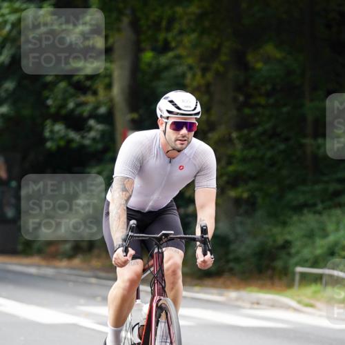 14.09.2025 - Stadtparktriathlon Michael Burmester http://msf.ph/oto/8912074 14.09.2025 11:26:15 Radfahren 835, 930, 951 meine-sportfotos.de