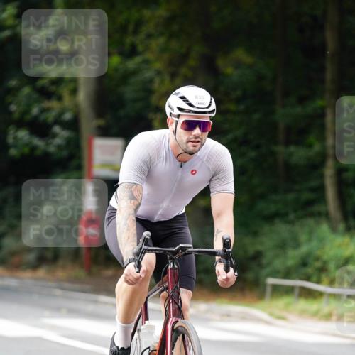 14.09.2025 - Stadtparktriathlon Michael Burmester http://msf.ph/oto/8912075 14.09.2025 11:26:15 Radfahren 835, 930, 951 meine-sportfotos.de