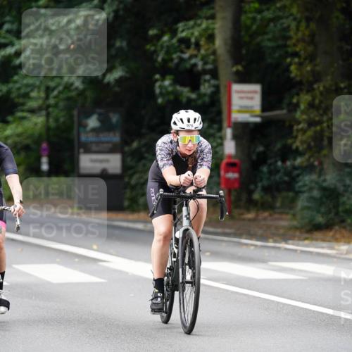 14.09.2025 - Stadtparktriathlon Michael Burmester http://msf.ph/oto/8912092 14.09.2025 11:26:36 Radfahren 846, 911, 931, 934, 942, 961, 976 meine-sportfotos.de