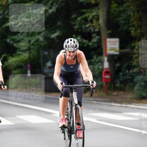 14.09.2025 - Stadtparktriathlon Michael Burmester http://msf.ph/oto/8912097 14.09.2025 11:26:39 Radfahren 905, 911, 931, 942, 961, 976 meine-sportfotos.de
