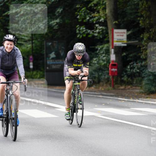 14.09.2025 - Stadtparktriathlon Michael Burmester http://msf.ph/oto/8912107 14.09.2025 11:26:54 Radfahren 868, 898, 914, 932, 969, 985, 995 meine-sportfotos.de