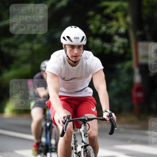 14.09.2025 - Stadtparktriathlon Michael Burmester http://msf.ph/oto/8912154 14.09.2025 11:27:55 Radfahren 833, 848, 853, 872, 890, 897, 916, 1009 meine-sportfotos.de