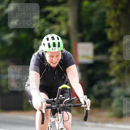 14.09.2025 - Stadtparktriathlon Michael Burmester http://msf.ph/oto/8912197 14.09.2025 11:29:34 Radfahren 892, 937 meine-sportfotos.de