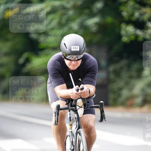 14.09.2025 - Stadtparktriathlon Michael Burmester http://msf.ph/oto/8912199 14.09.2025 11:29:42 Radfahren 873, 892 meine-sportfotos.de