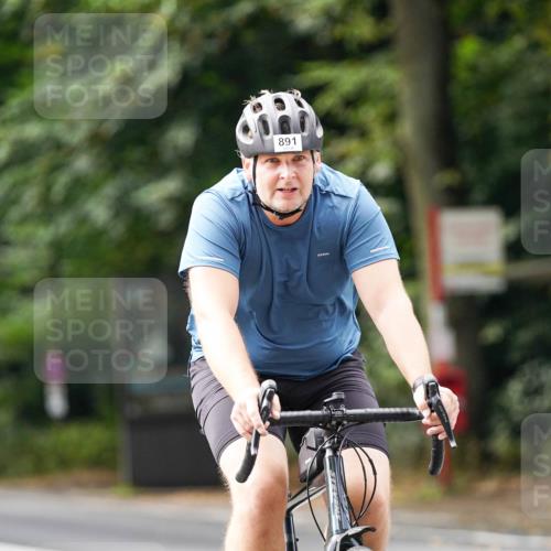 14.09.2025 - Stadtparktriathlon Michael Burmester http://msf.ph/oto/8912205 14.09.2025 11:29:53 Radfahren 891, 949, 981 meine-sportfotos.de