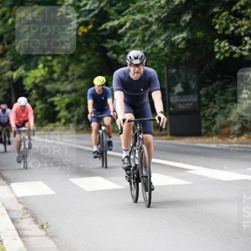 14.09.2025 - Stadtparktriathlon Michael Burmester http://msf.ph/oto/8912210 14.09.2025 11:30:10 Radfahren 828, 870, 918, 921, 955 meine-sportfotos.de