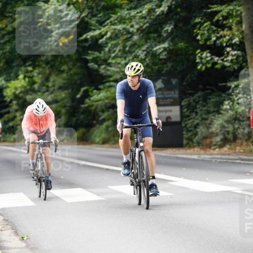 14.09.2025 - Stadtparktriathlon Michael Burmester http://msf.ph/oto/8912212 14.09.2025 11:30:12 Radfahren 828, 870, 918, 921, 939, 955 meine-sportfotos.de