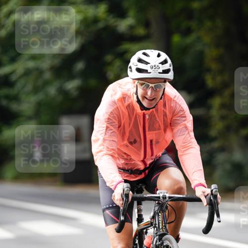 14.09.2025 - Stadtparktriathlon Michael Burmester http://msf.ph/oto/8912215 14.09.2025 11:30:14 Radfahren 828, 870, 918, 921, 939, 955 meine-sportfotos.de