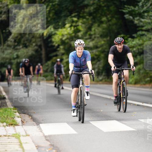 14.09.2025 - Stadtparktriathlon Michael Burmester http://msf.ph/oto/8912240 14.09.2025 11:30:54 Radfahren 862, 882, 929, 945, 964, 987, 998 meine-sportfotos.de