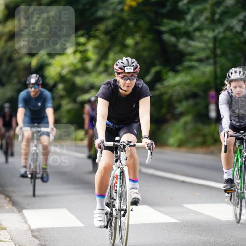14.09.2025 - Stadtparktriathlon Michael Burmester http://msf.ph/oto/8912244 14.09.2025 11:30:59 Radfahren 862, 882, 929, 945, 957, 964, 987 meine-sportfotos.de