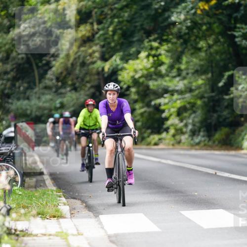 14.09.2025 - Stadtparktriathlon Michael Burmester http://msf.ph/oto/8912257 14.09.2025 11:31:11 Radfahren 858, 886, 920, 943, 957, 972, 1007 meine-sportfotos.de