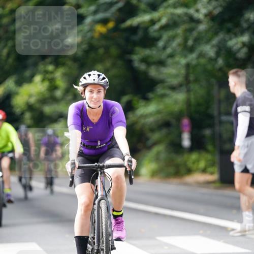 14.09.2025 - Stadtparktriathlon Michael Burmester http://msf.ph/oto/8912258 14.09.2025 11:31:13 Radfahren 858, 886, 920, 943, 972, 1007 meine-sportfotos.de
