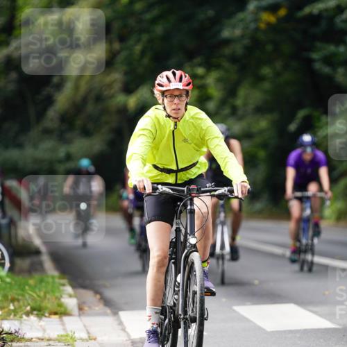 14.09.2025 - Stadtparktriathlon Michael Burmester http://msf.ph/oto/8912259 14.09.2025 11:31:15 Radfahren 858, 886, 920, 943, 972, 978, 1007 meine-sportfotos.de