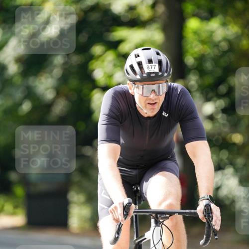 14.09.2025 - Stadtparktriathlon Michael Burmester http://msf.ph/oto/8912292 14.09.2025 11:32:02 Radfahren 877, 878, 900, 915 meine-sportfotos.de