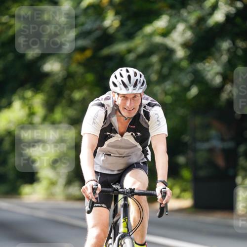 14.09.2025 - Stadtparktriathlon Michael Burmester http://msf.ph/oto/8912297 14.09.2025 11:32:07 Radfahren 877, 878, 900, 915, 966 meine-sportfotos.de