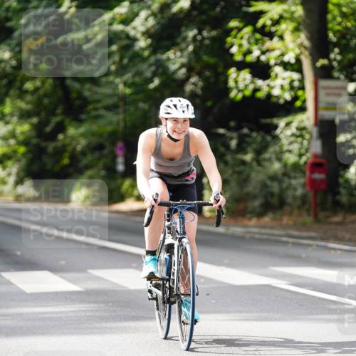 14.09.2025 - Stadtparktriathlon Michael Burmester http://msf.ph/oto/8912323 14.09.2025 11:32:46 Radfahren 936, 950, 967, 986, 994 meine-sportfotos.de