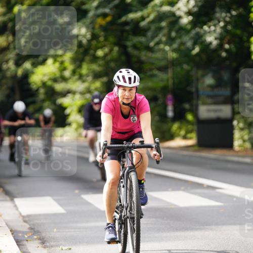 14.09.2025 - Stadtparktriathlon Michael Burmester http://msf.ph/oto/8912344 14.09.2025 11:33:21 Radfahren 824, 839, 946, 980, 992, 1005, 1008, 1011, 1067 meine-sportfotos.de