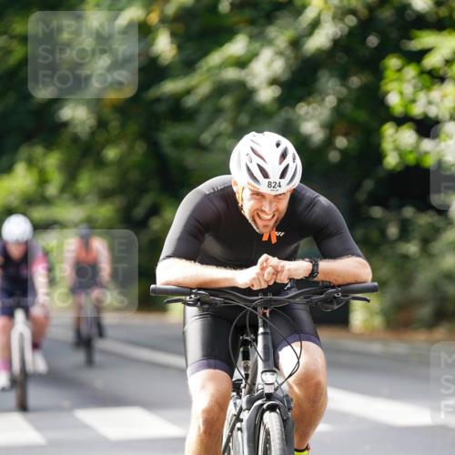 14.09.2025 - Stadtparktriathlon Michael Burmester http://msf.ph/oto/8912349 14.09.2025 11:33:25 Radfahren 824, 839, 946, 962, 980, 1006, 1008, 1067 meine-sportfotos.de