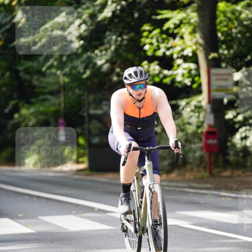 14.09.2025 - Stadtparktriathlon Michael Burmester http://msf.ph/oto/8912351 14.09.2025 11:33:28 Radfahren 824, 839, 946, 962, 980, 1006, 1008, 1067 meine-sportfotos.de
