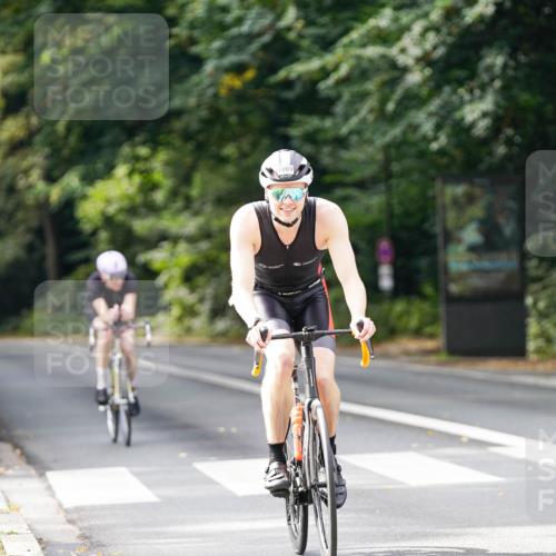 14.09.2025 - Stadtparktriathlon Michael Burmester http://msf.ph/oto/8912355 14.09.2025 11:33:38 Radfahren 951, 1006, 1069 meine-sportfotos.de
