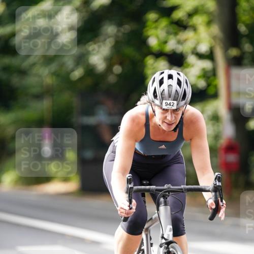 14.09.2025 - Stadtparktriathlon Michael Burmester http://msf.ph/oto/8912366 14.09.2025 11:34:02 Radfahren 911, 942, 1015, 1036 meine-sportfotos.de