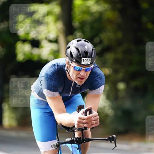 14.09.2025 - Stadtparktriathlon Michael Burmester http://msf.ph/oto/8912372 14.09.2025 11:34:08 Radfahren 911, 942, 1000, 1015, 1036 meine-sportfotos.de