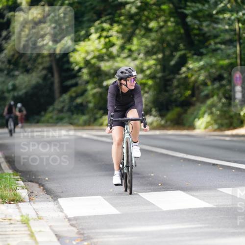 14.09.2025 - Stadtparktriathlon Michael Burmester http://msf.ph/oto/8912394 14.09.2025 11:34:51 Radfahren 976, 979 meine-sportfotos.de