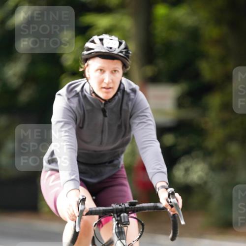 14.09.2025 - Stadtparktriathlon Michael Burmester http://msf.ph/oto/8912411 14.09.2025 11:35:17 Radfahren 868, 932, 947, 990, 1012, 1041, 1103 meine-sportfotos.de