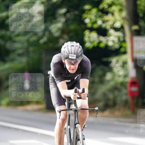 14.09.2025 - Stadtparktriathlon Michael Burmester http://msf.ph/oto/8912413 14.09.2025 11:35:21 Radfahren 868, 931, 932, 947, 990, 1041, 1103 meine-sportfotos.de