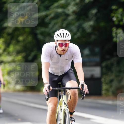 14.09.2025 - Stadtparktriathlon Michael Burmester http://msf.ph/oto/8912421 14.09.2025 11:35:33 Radfahren 931, 941, 1020, 1023 meine-sportfotos.de
