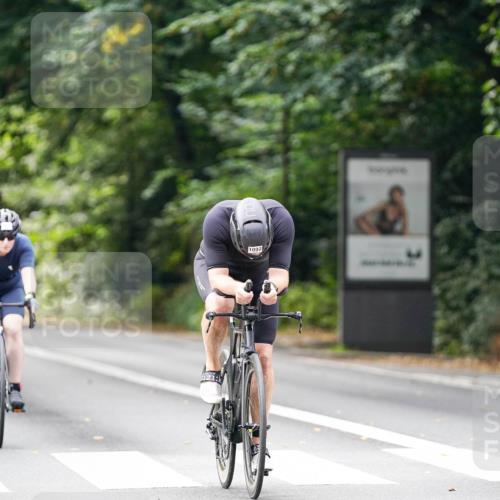 14.09.2025 - Stadtparktriathlon Michael Burmester http://msf.ph/oto/8912440 14.09.2025 11:36:03 Radfahren 925, 944, 1009, 1092, 1113 meine-sportfotos.de
