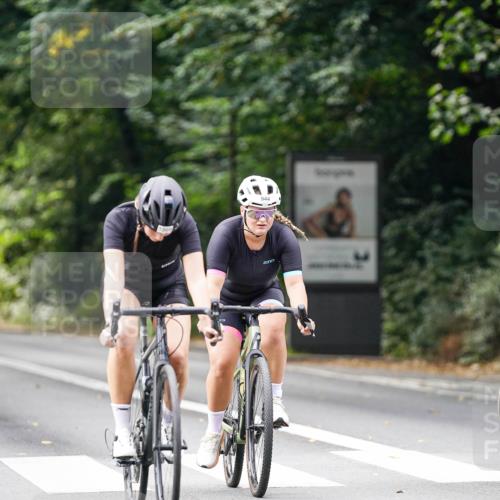 14.09.2025 - Stadtparktriathlon Michael Burmester http://msf.ph/oto/8912443 14.09.2025 11:36:05 Radfahren 925, 944, 1009, 1092, 1113 meine-sportfotos.de
