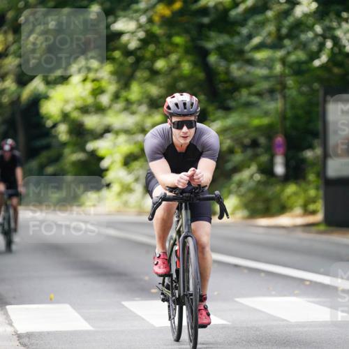 14.09.2025 - Stadtparktriathlon Michael Burmester http://msf.ph/oto/8912455 14.09.2025 11:36:35 Radfahren 989, 1018, 1101, 1109, 1112, 1115 meine-sportfotos.de