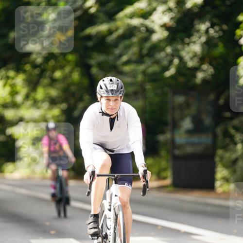 14.09.2025 - Stadtparktriathlon Michael Burmester http://msf.ph/oto/8912461 14.09.2025 11:36:41 Radfahren 916, 938, 973, 982, 989, 1018, 1077, 1083, 1101, 1112 meine-sportfotos.de