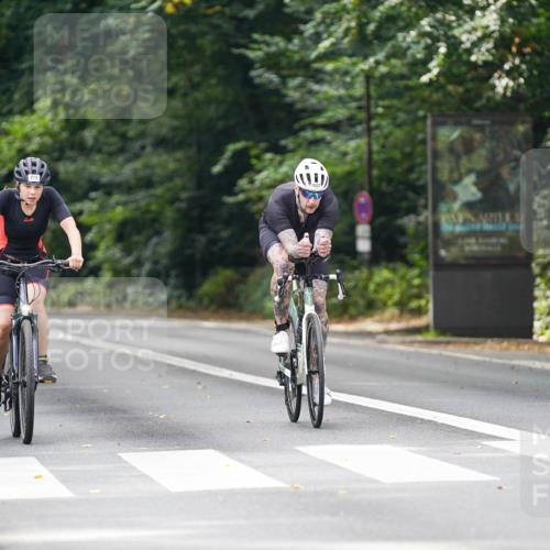 14.09.2025 - Stadtparktriathlon Michael Burmester http://msf.ph/oto/8912474 14.09.2025 11:37:05 Radfahren 854, 975, 1027, 1048 meine-sportfotos.de