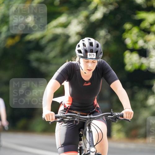 14.09.2025 - Stadtparktriathlon Michael Burmester http://msf.ph/oto/8912476 14.09.2025 11:37:08 Radfahren 975, 1027, 1048 meine-sportfotos.de